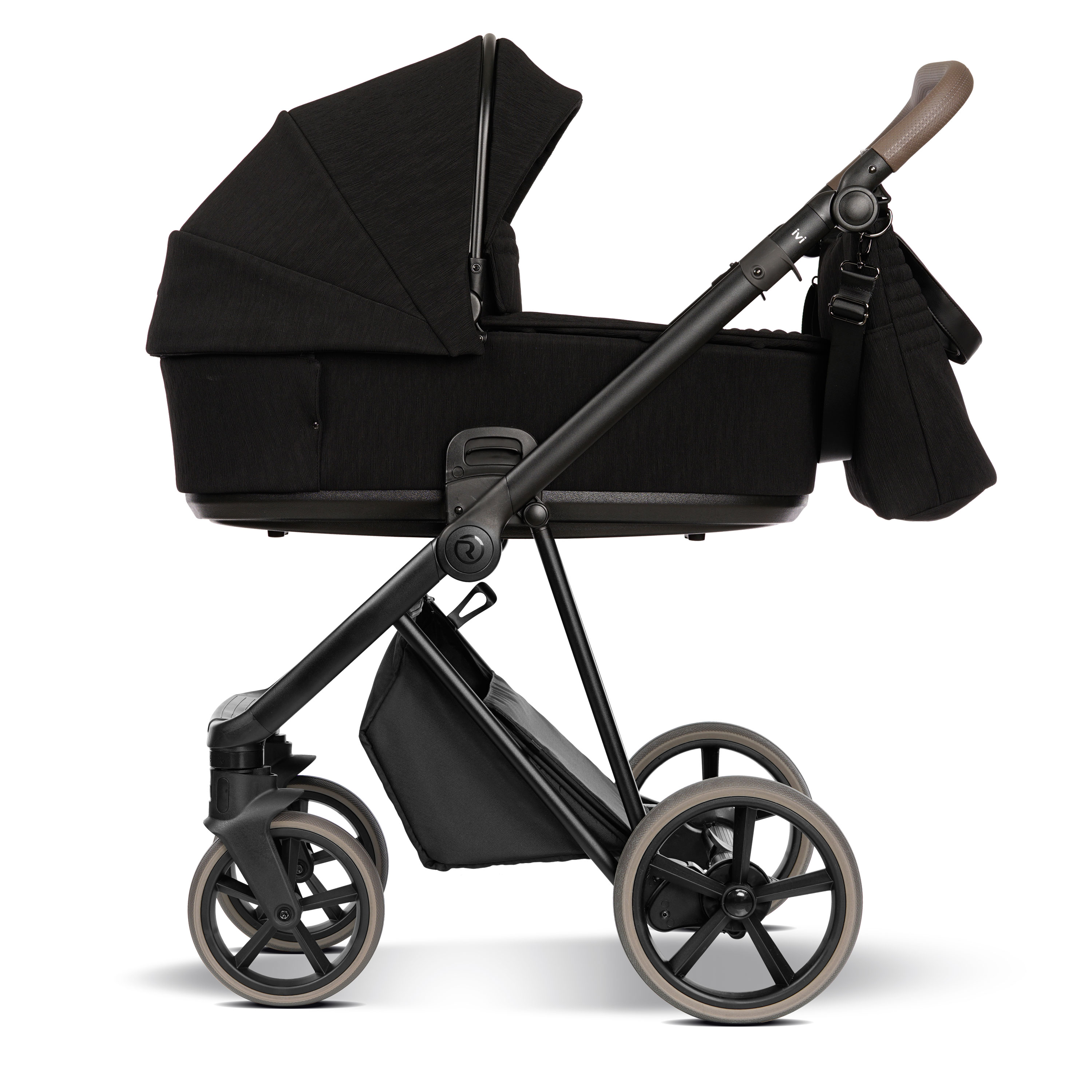 Wózek uniwersalny Roan Ivi 2.0 Black Silk w wersji głębokiej